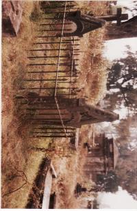 Gravestone of Howard & Sarah Dowker